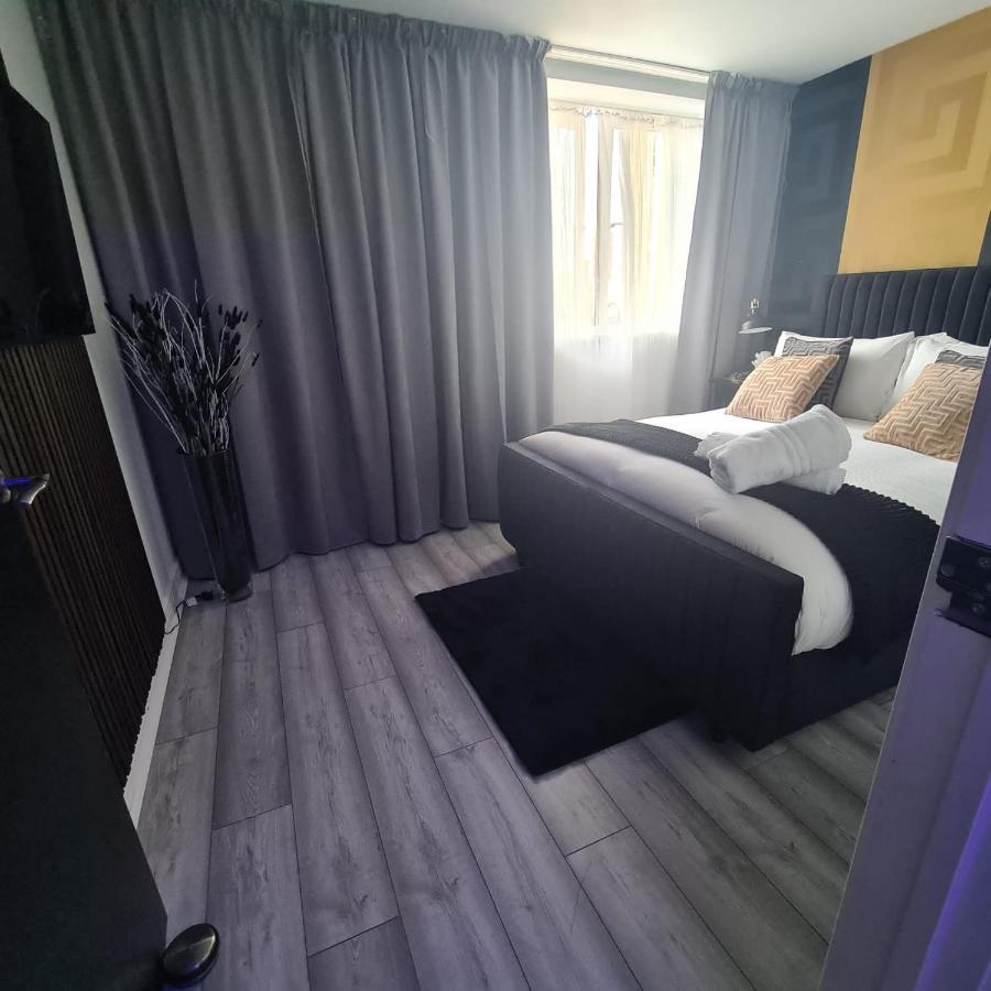 Luxury 9Ine Penthouse With Garden & Jacuzzi Lägenhet Birmingham Exteriör bild
