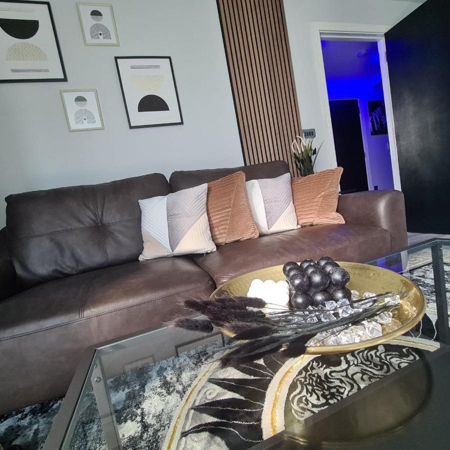 Luxury 9Ine Penthouse With Garden & Jacuzzi Lägenhet Birmingham Exteriör bild