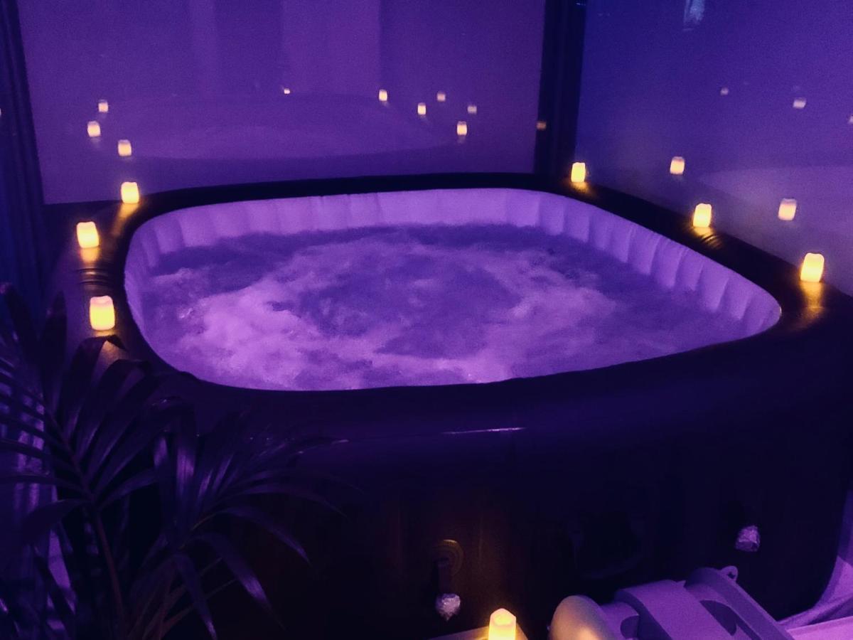Luxury 9Ine Penthouse With Garden & Jacuzzi Lägenhet Birmingham Exteriör bild
