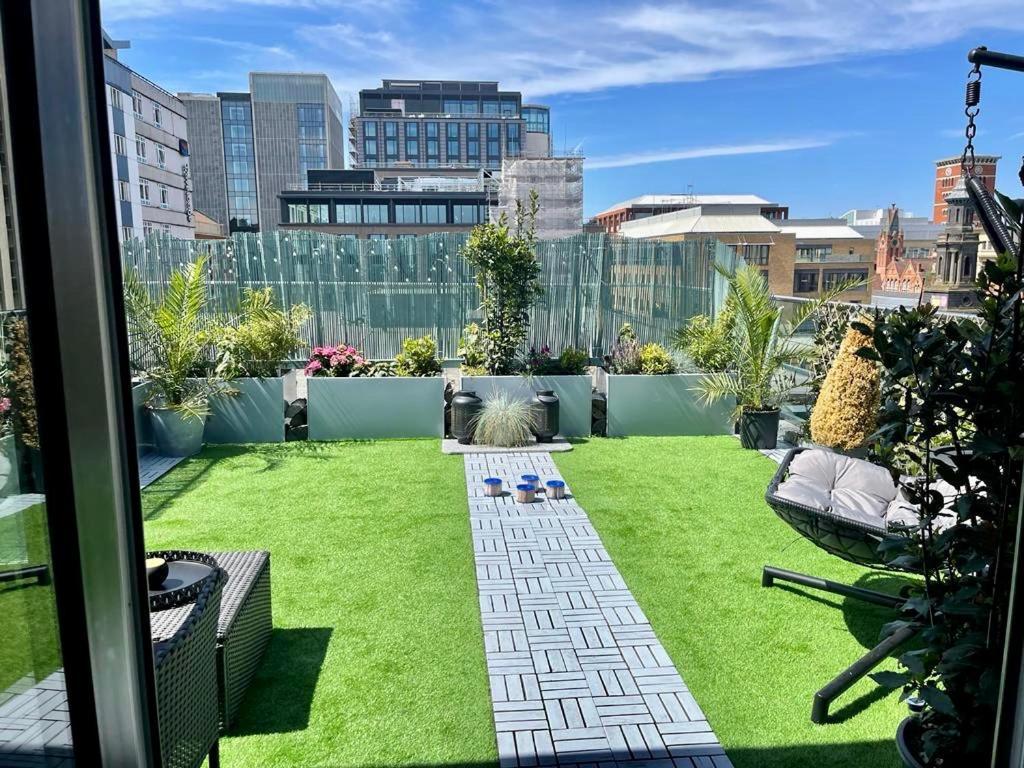 Luxury 9Ine Penthouse With Garden & Jacuzzi Lägenhet Birmingham Exteriör bild